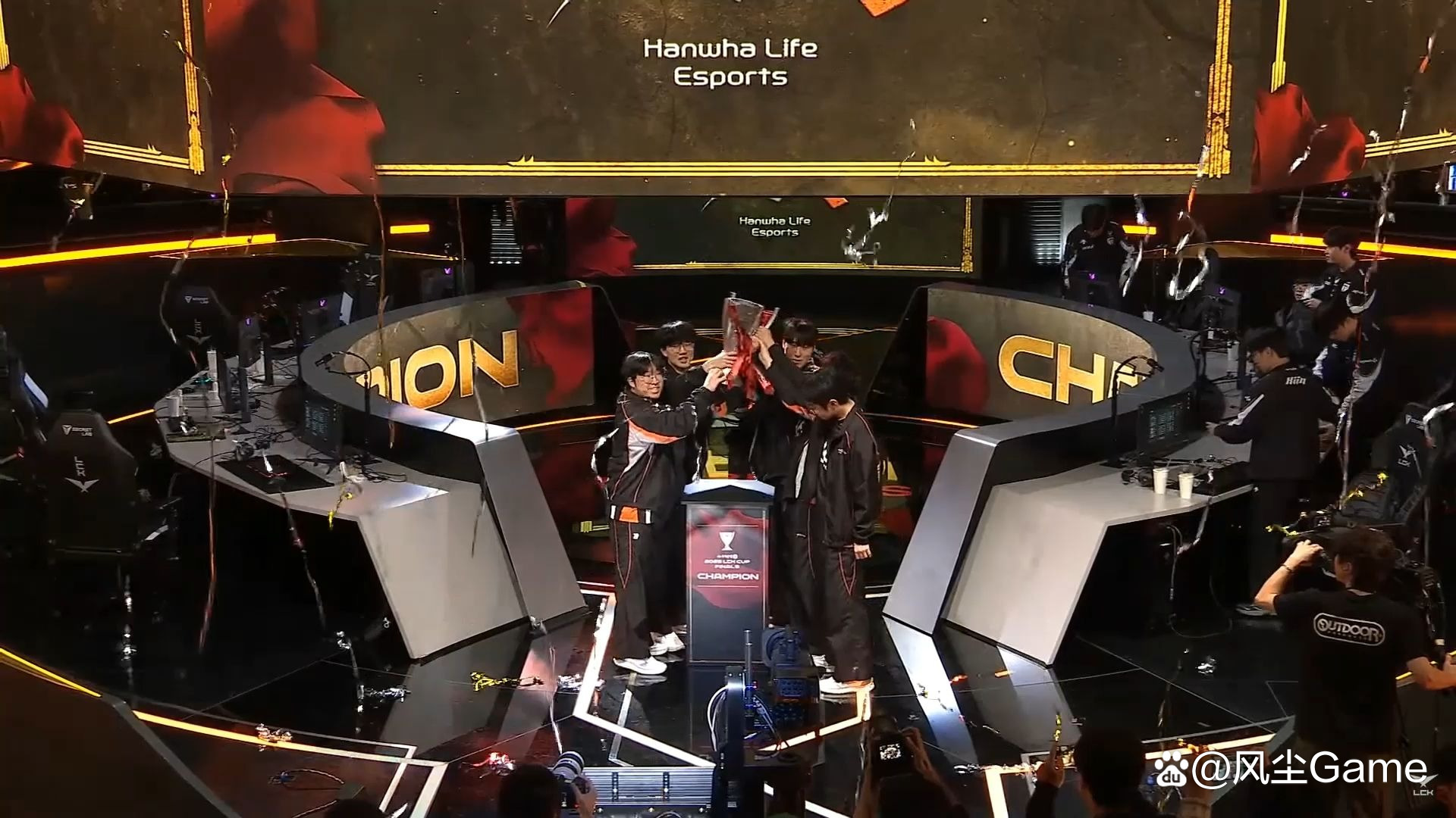 开云体育app-LGD险胜SHR，369关键团战开团秒人峡谷大战四强赛，点燃全场激情