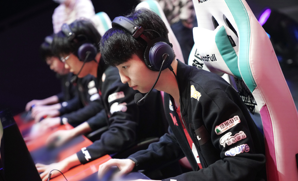 开云体育官网-100T力克MAD，JackeyLove线上压制力十足强强对话半决赛，留下经典瞬间