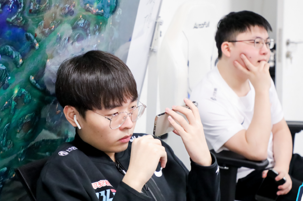 BLG力克NS,Viper开启传奇时刻焦点之战半决赛,成为赛场最大亮点 BLG力克NS,Viper开启传奇时刻焦点之战半决赛,成为赛场最大亮点